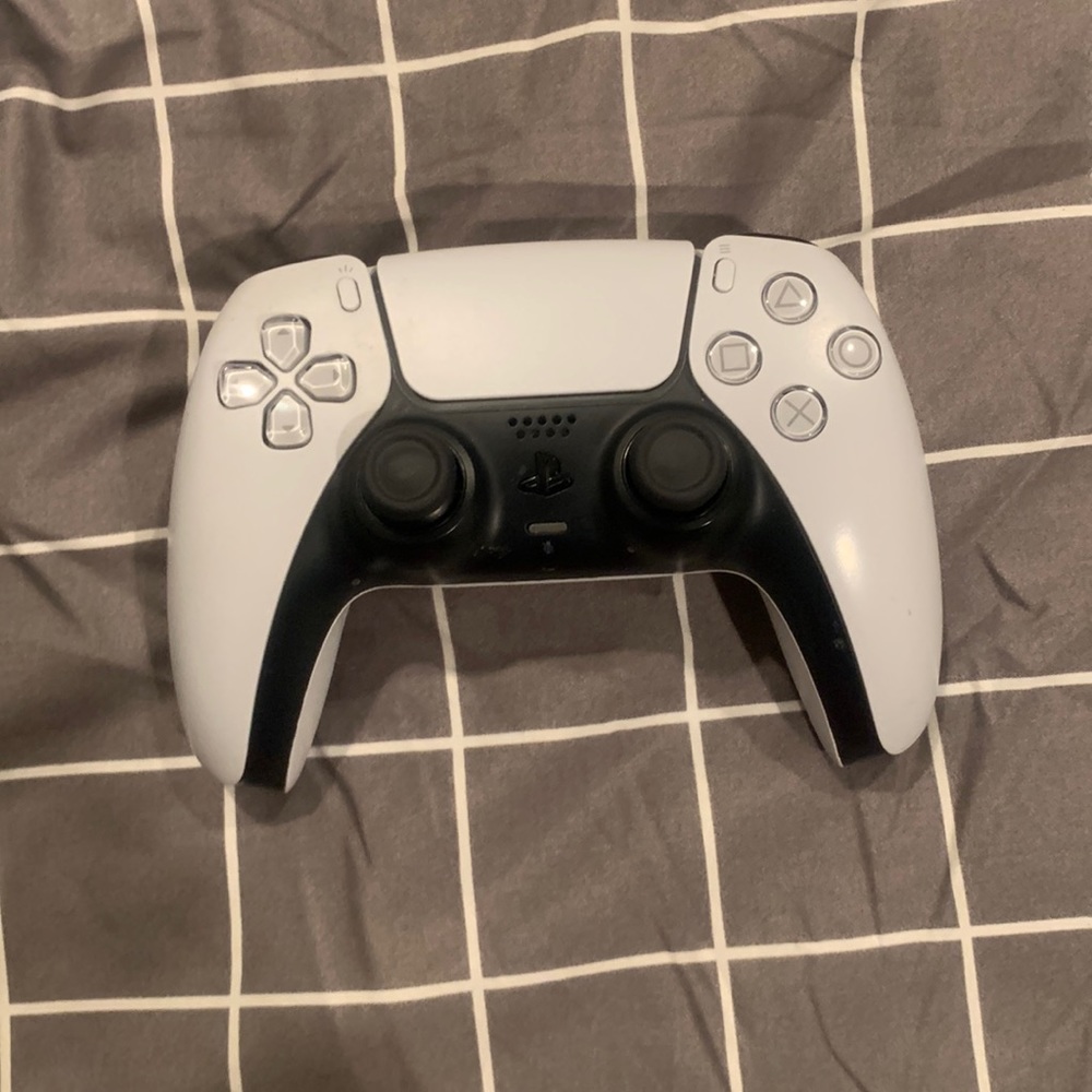 Selling ps5 controller just a kid trying to make money plss it would help out